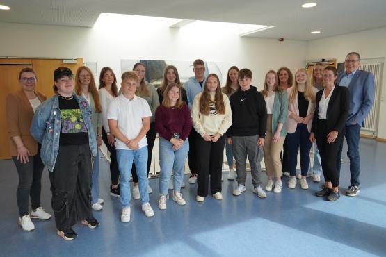 Herzlich willkommen 14 Nachwuchskräfte beginnen Ausbildung oder
