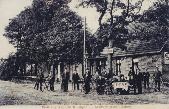 Die Gastwirtschaft Egbers im Jahre 1912. Im Vordergrund sind die Gleise der Kleinbahn erkennbar.