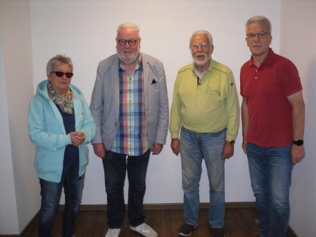Mechthild Goldschmitt, Vorsitzende (l.) und Heinz-Peter Gebhardt, Stellvertretender Vorsitzender (r.) begrüßten die nachgerückten Vertretungsmitglieder Alfons Führs (2.v.l.) und Werner Otte (2.v.r.)