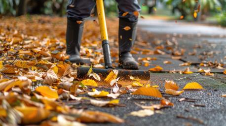 Gehwegreinigung wegen Herbstlaub