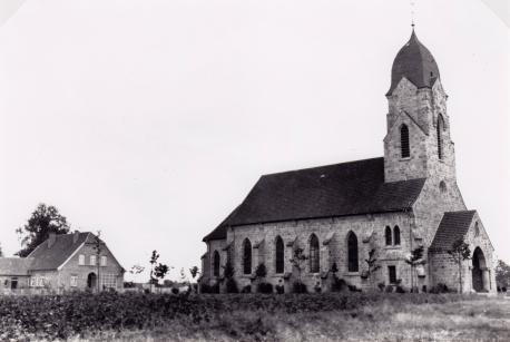 Die 1921 eingeweihte Marienkirche in Biene.